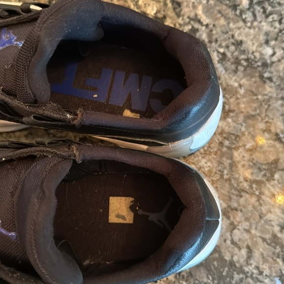 Jordan Kids Black and Blue Athletic Shoes 7Y - Picture 13 of 15